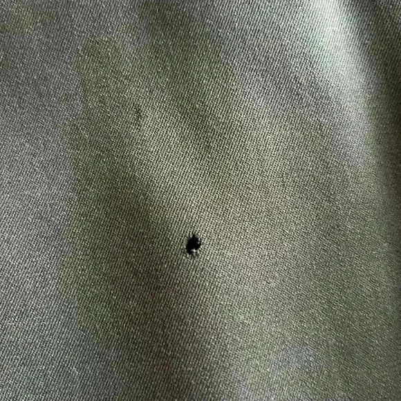 Men’s green double breasted suit. In fair condition has hole in the back of suit - Picture 8 of 12